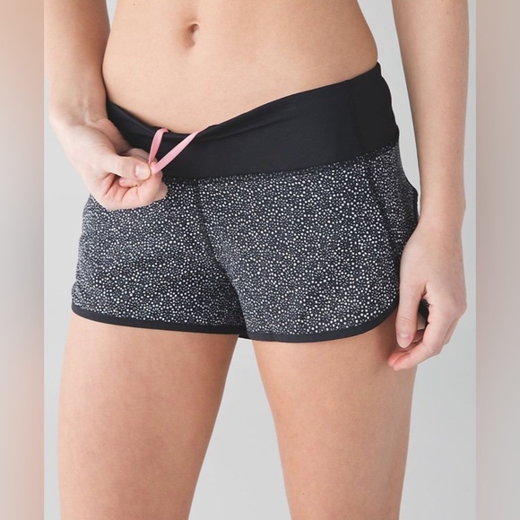 Lululemon Speed Short 4-way Stretch 2.5" Freckle Flower Black White/Black W7A19S - Picture 2 of 13